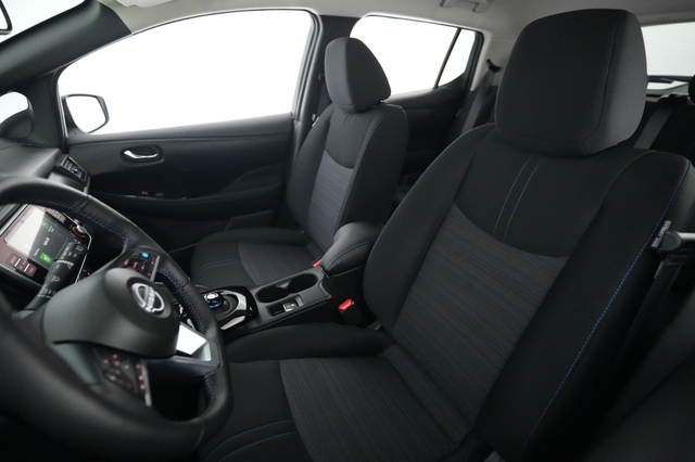 2025 Nissan LEAF