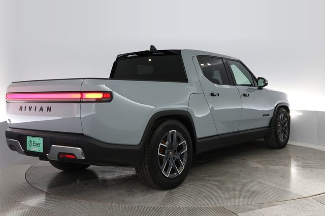 2022 Rivian R1T