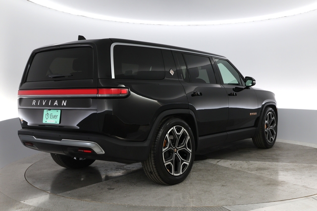 2022 Rivian R1S