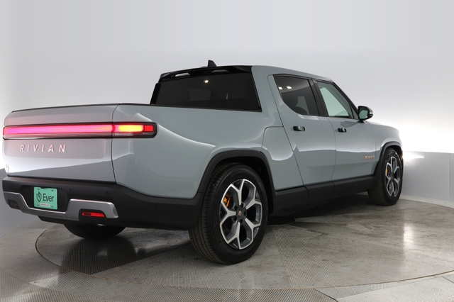 2022 Rivian R1T