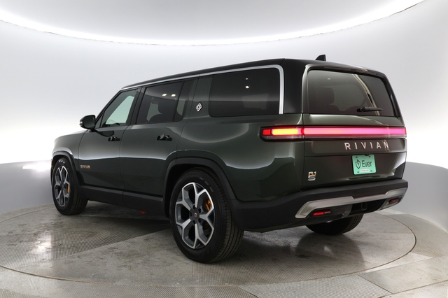 2023 Rivian R1S