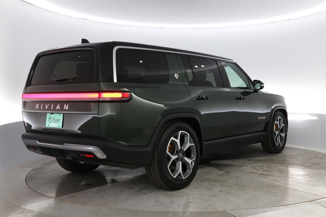 2023 Rivian R1S