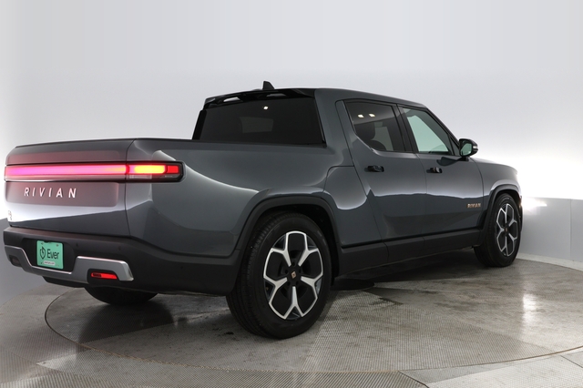 2022 Rivian R1T