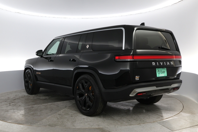 2022 Rivian R1S