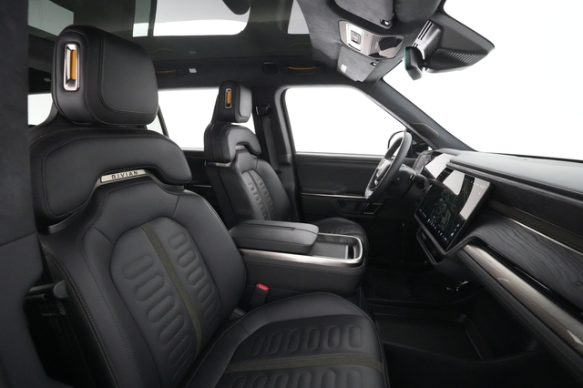 2022 Rivian R1S