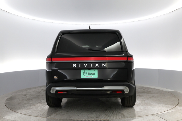 2022 Rivian R1S