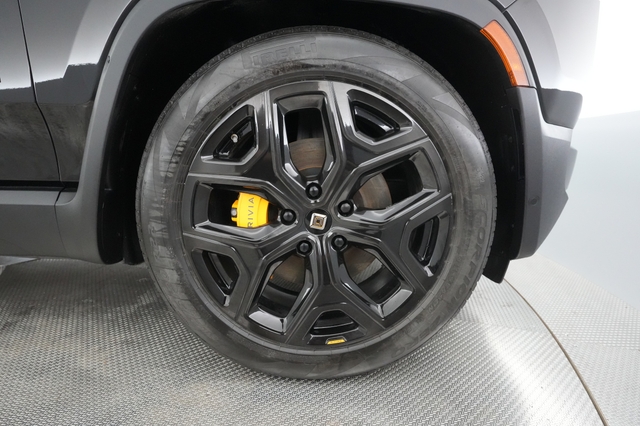2022 Rivian R1S