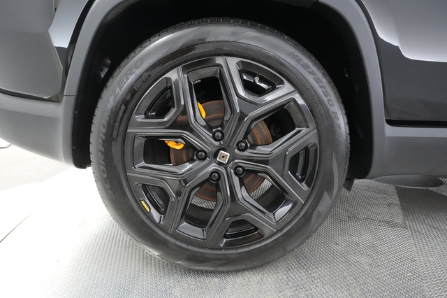 2022 Rivian R1S