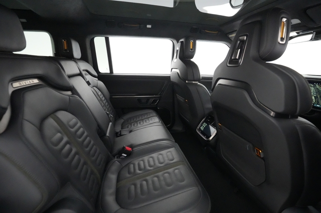2022 Rivian R1S
