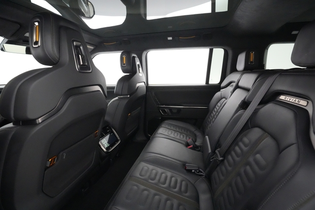 2022 Rivian R1S