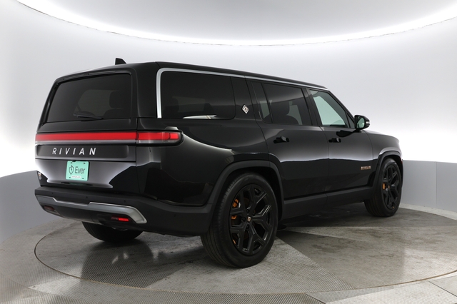 2022 Rivian R1S