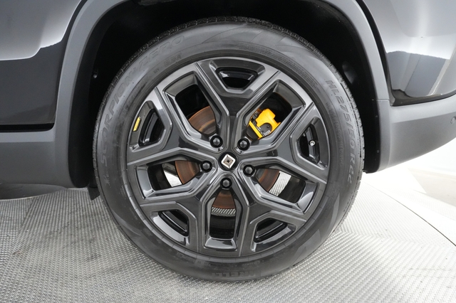 2022 Rivian R1S