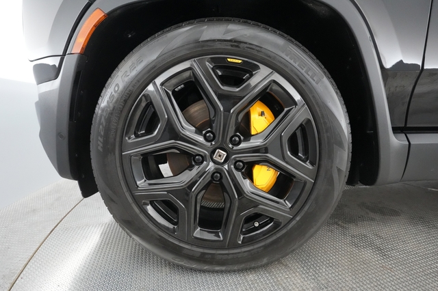 2022 Rivian R1S