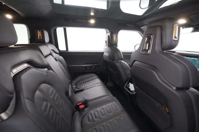 2023 Rivian R1S