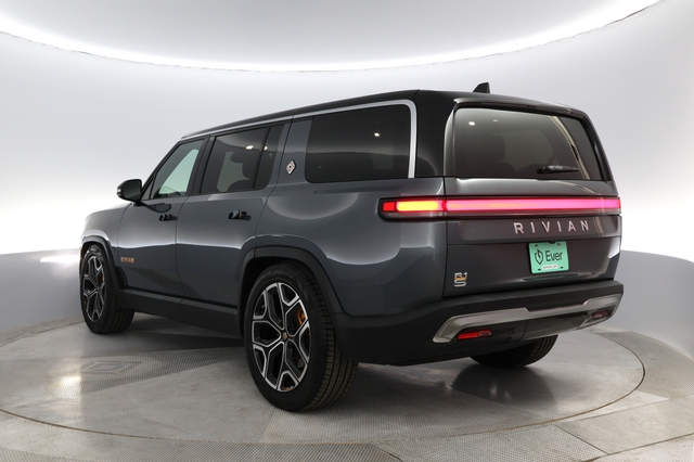 2023 Rivian R1S
