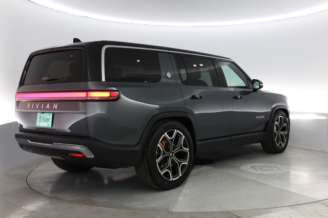 2023 Rivian R1S