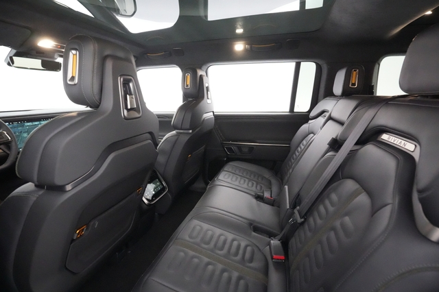 2023 Rivian R1S