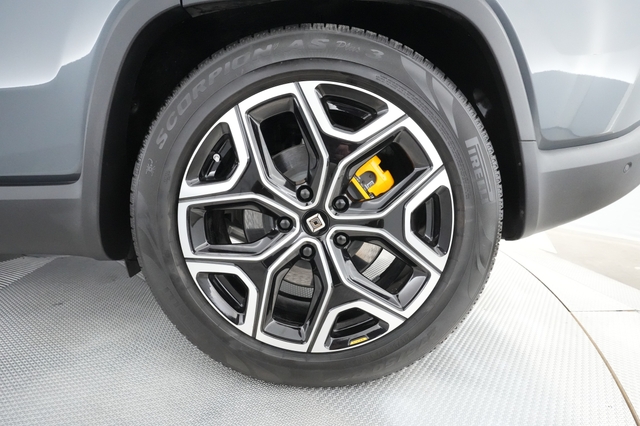 2023 Rivian R1S