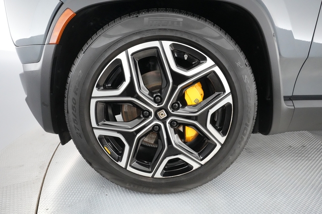 2023 Rivian R1S