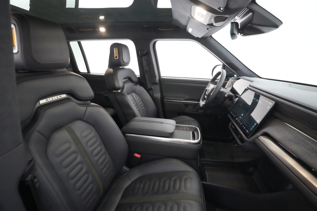 2023 Rivian R1S