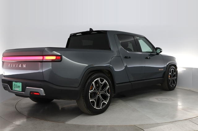 2022 Rivian R1T