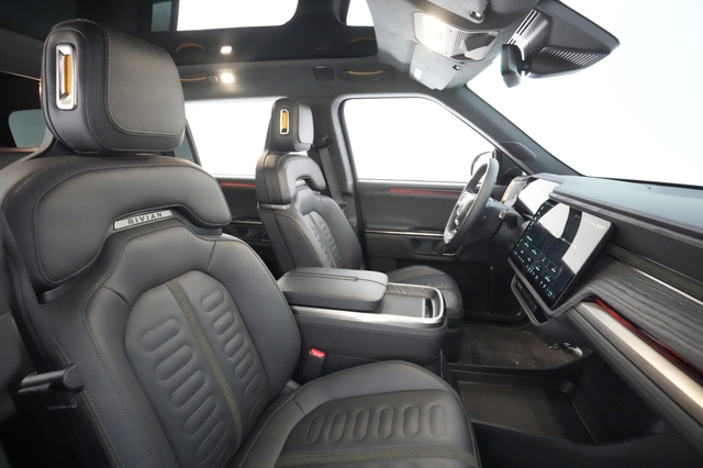 2023 Rivian R1S