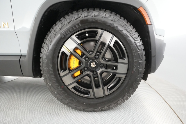 2023 Rivian R1S