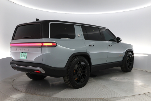 2023 Rivian R1S