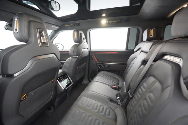 2023 Rivian R1S