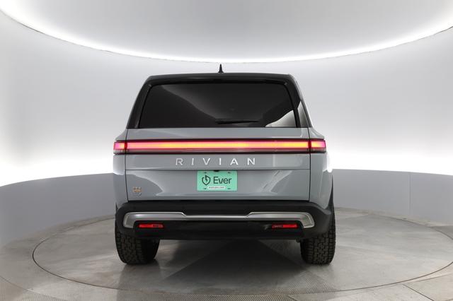 2023 Rivian R1S