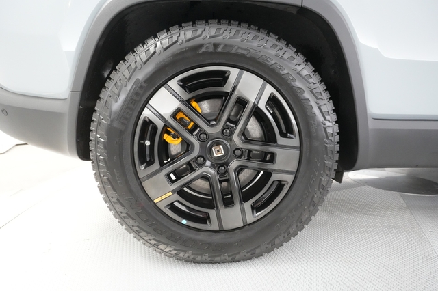 2023 Rivian R1S