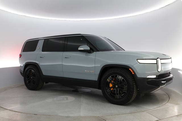 2023 Rivian R1S