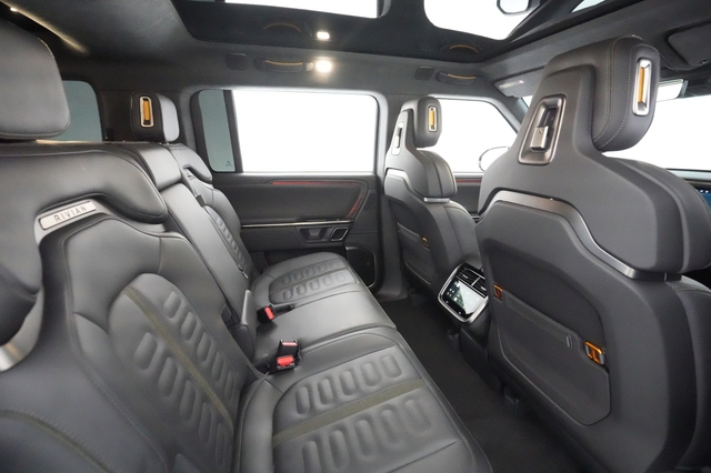 2023 Rivian R1S