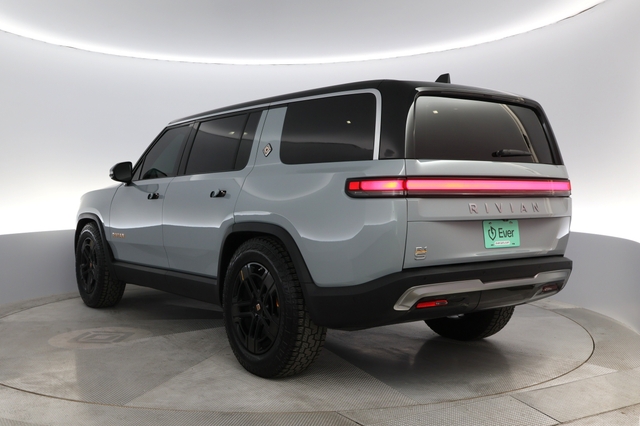 2023 Rivian R1S