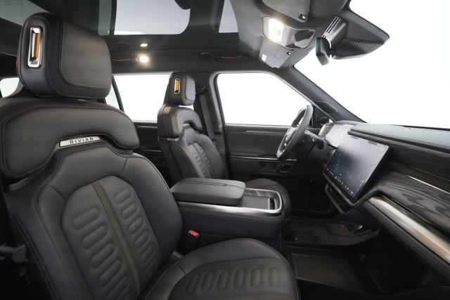 2022 Rivian R1S