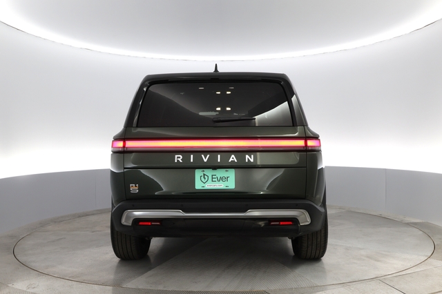 2022 Rivian R1S