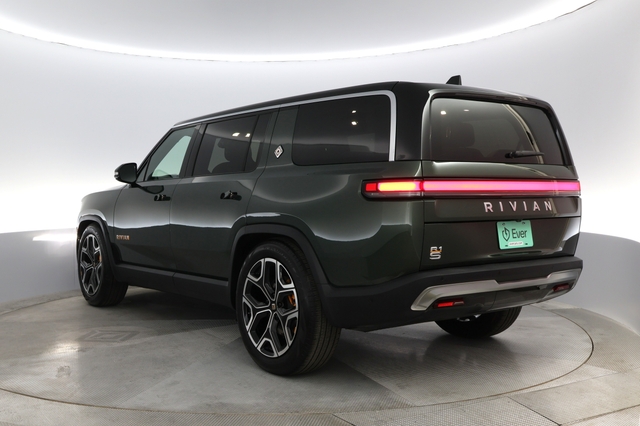 2022 Rivian R1S