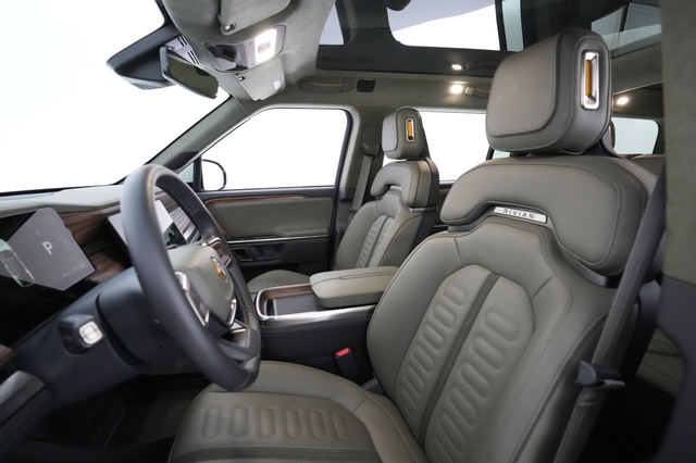 2023 Rivian R1S