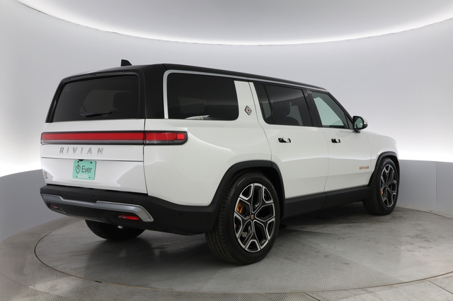 2023 Rivian R1S