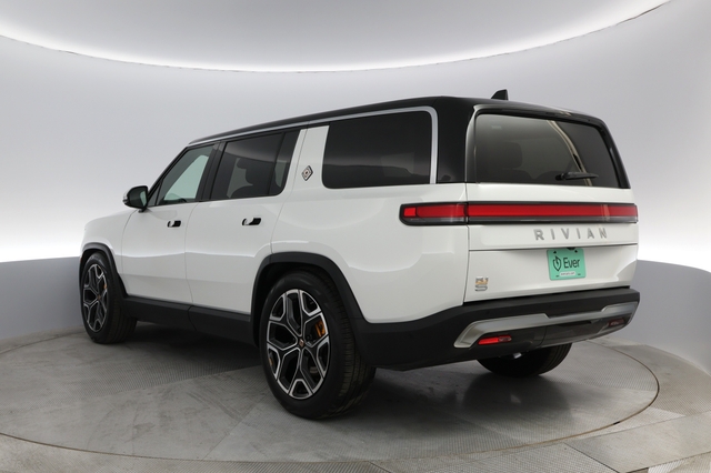 2023 Rivian R1S