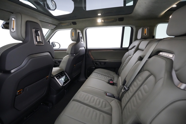 2023 Rivian R1S