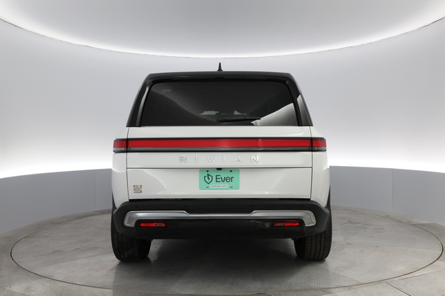 2023 Rivian R1S