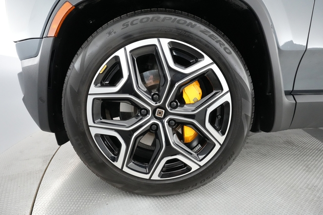 2023 Rivian R1S