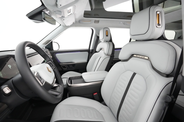 2023 Rivian R1S