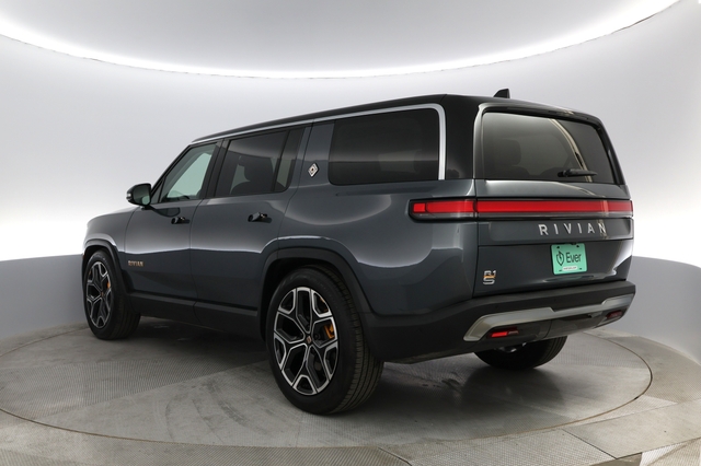 2023 Rivian R1S