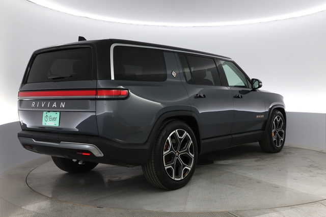 2023 Rivian R1S