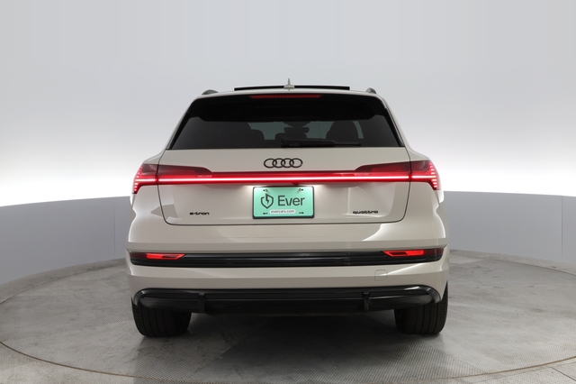 2022 Audi e-tron