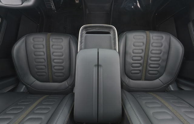 2022 Rivian R1S