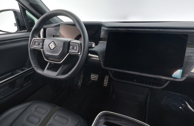 2022 Rivian R1S