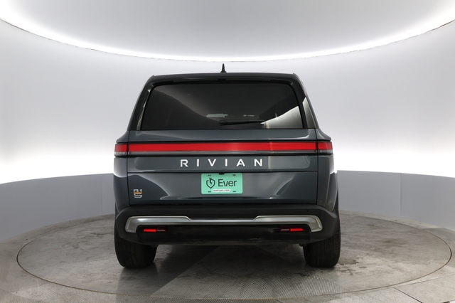 2022 Rivian R1S